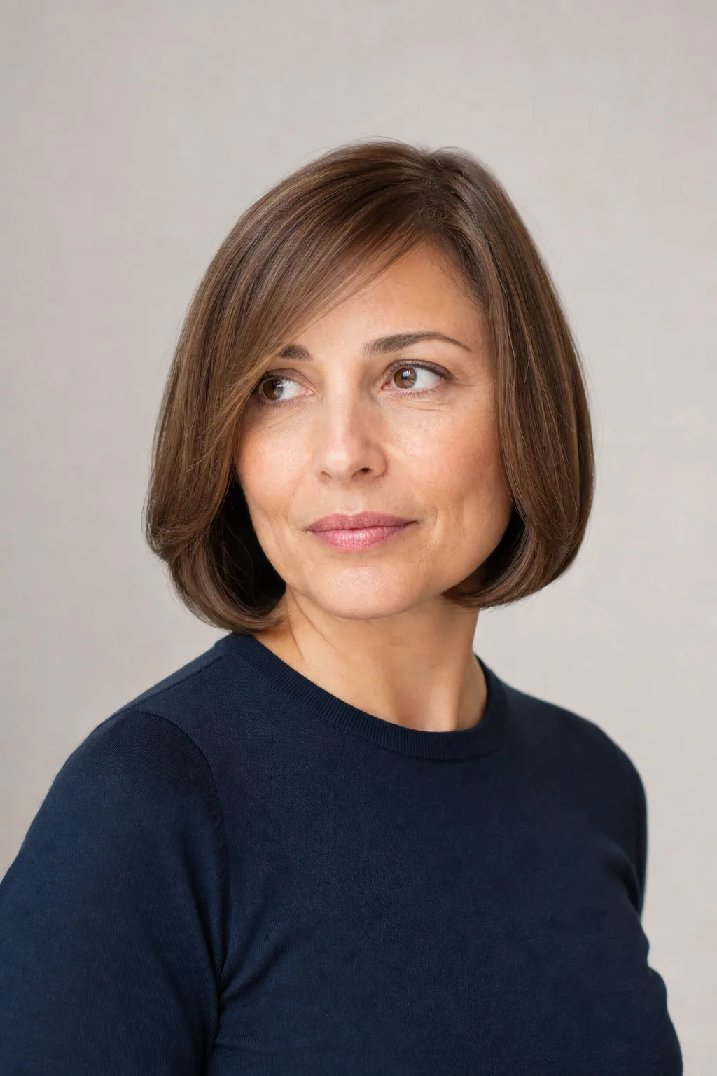 Classic Italian bob with a rounded hem on fine chestnut hair